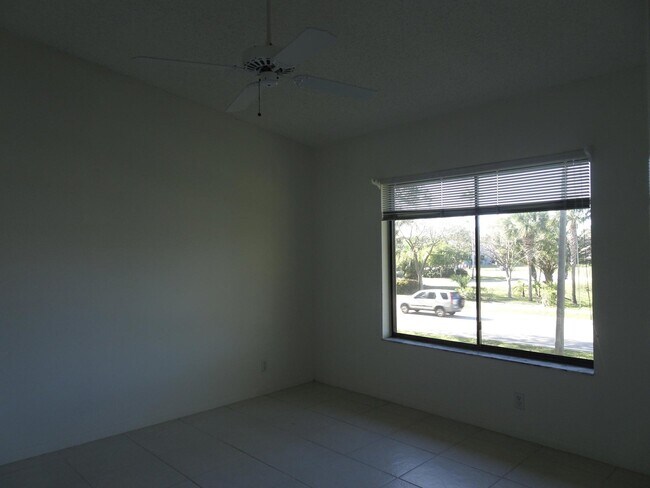 Foto del edificio - 6585 Somerset Dr
