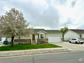 Building Photo - 683 W 275 N