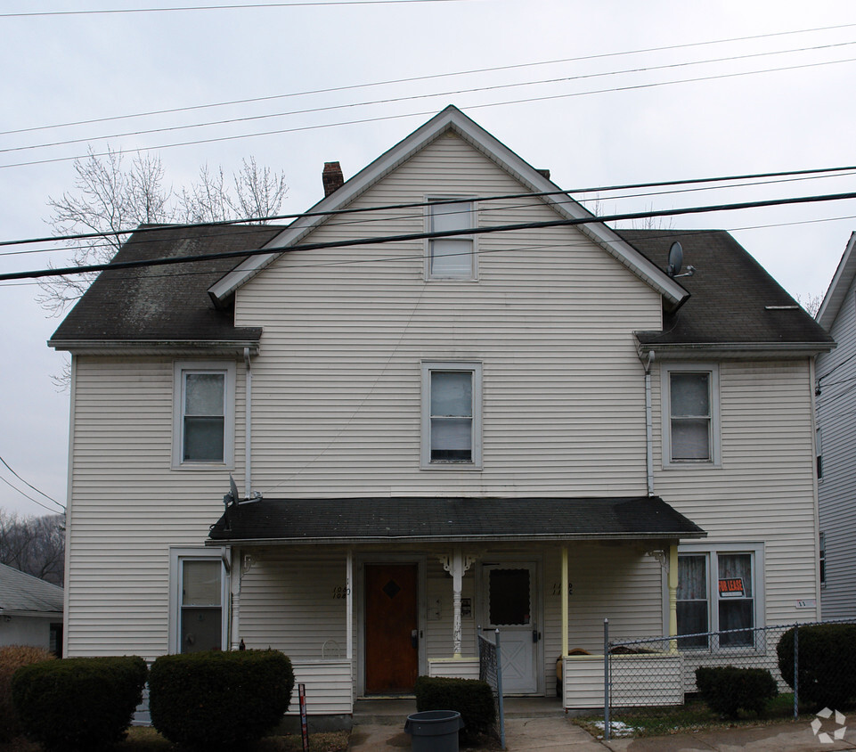 Building Photo - 108-110 Thompson Ave