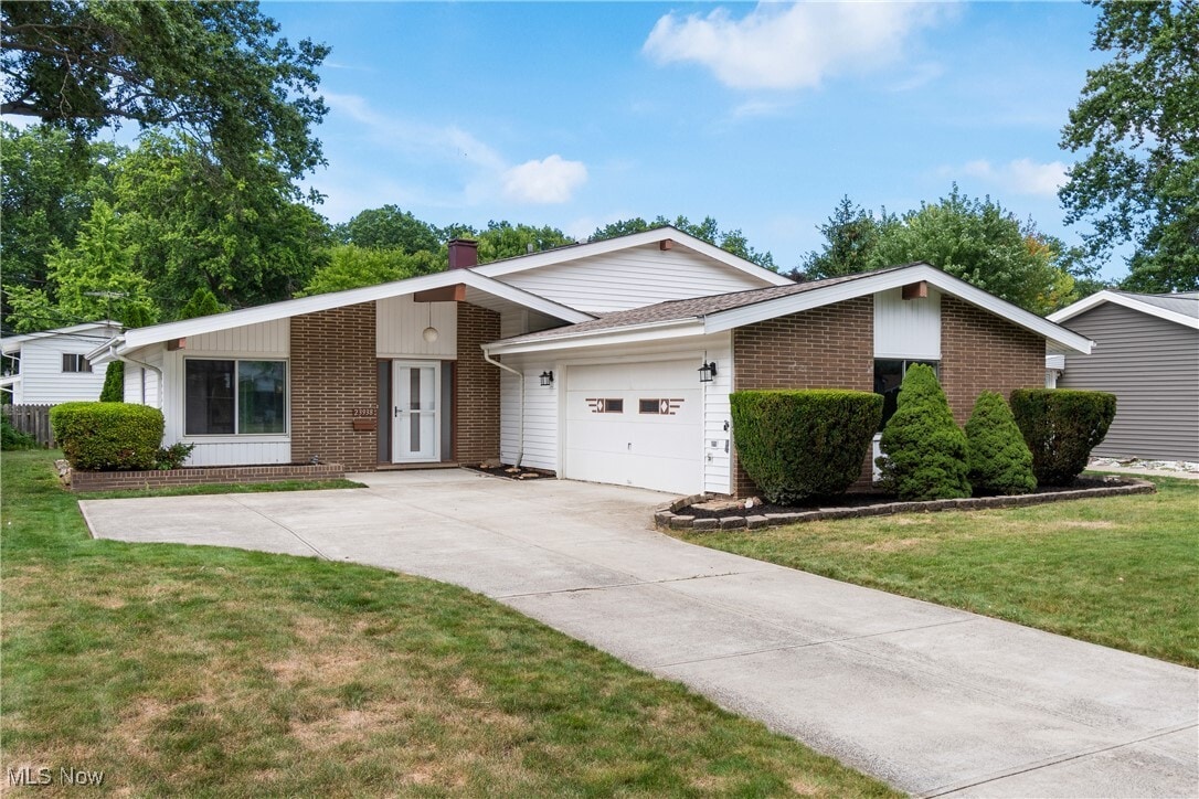 Primary Photo - 23938 Delmere Dr