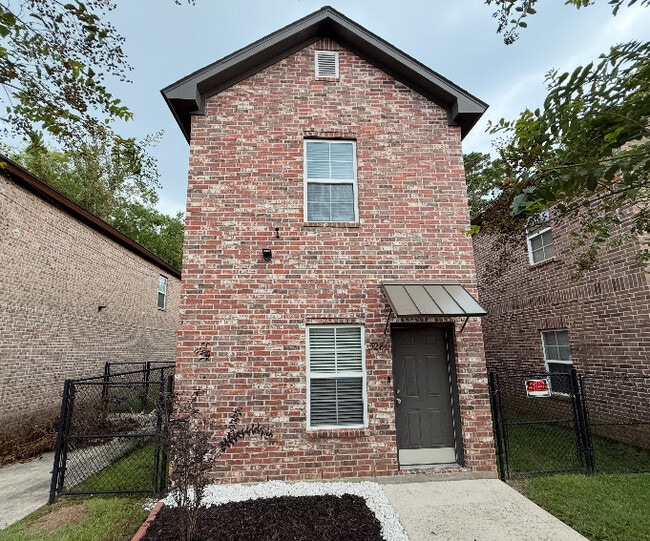 Building Photo - 5280 Peerless St