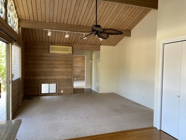 Great Room/Entry Hall - 40 Nohokai St
