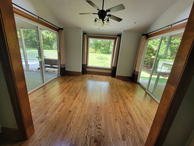 Building Photo - 2924 Sebring Cir