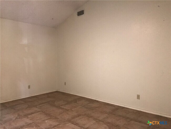 Foto del edificio - 402 Deerwood Dr