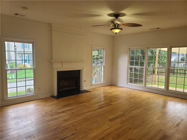 Building Photo - 6125 Pattingham Dr