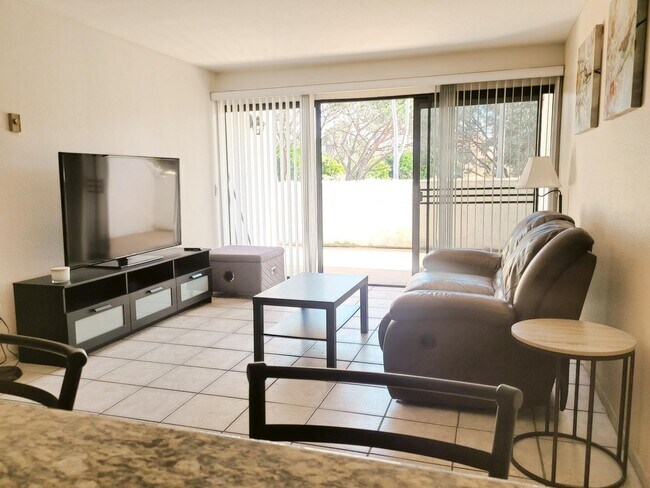 Foto del edificio - La Jolla Pines Condo - 2 Bed/2 Bath Apartm...