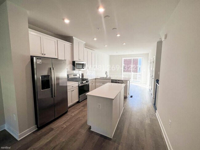 Building Photo - 3 br, 4 bath Townhome - 2455 James Banks R...