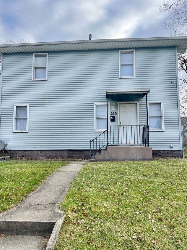 Primary Photo - NEW LISTING! 3 BEDROOM HOUSE