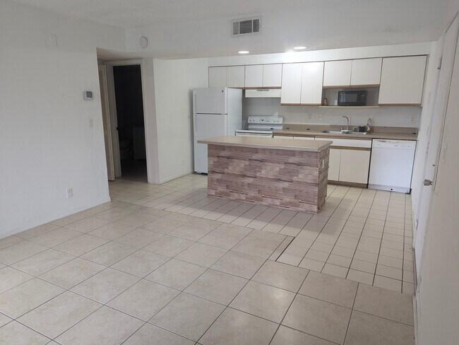 Foto del edificio - 3985 W McNab Rd