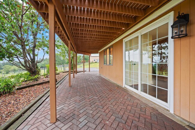 Building Photo - 2660 Pine Grove Rd
