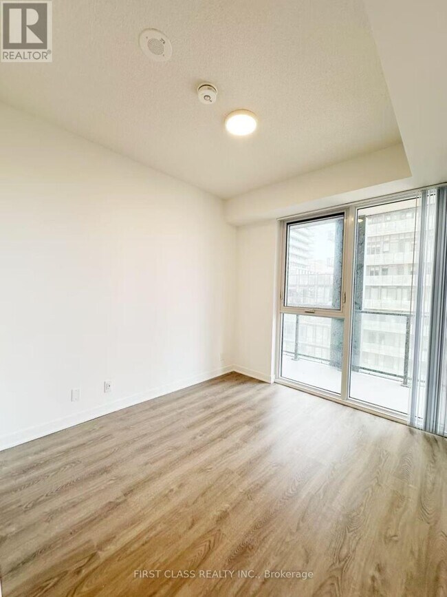 Building Photo - 180 Front St E