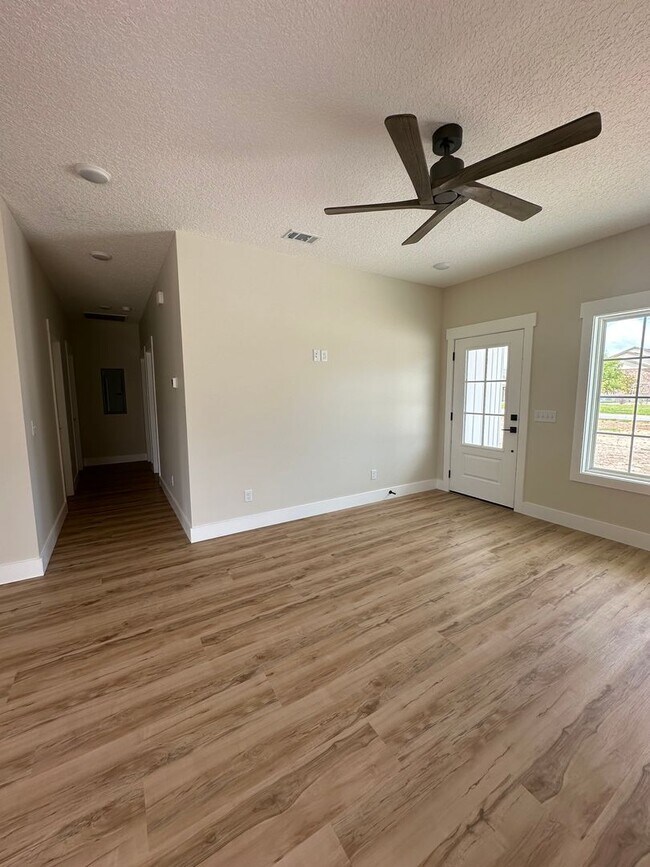 Foto del edificio - 3 Bed 2 Bath House