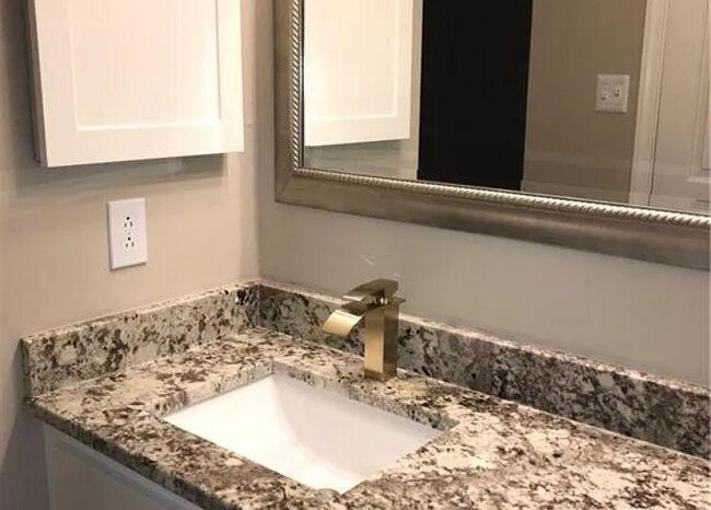 Building Photo - 8017 Greenside Ct