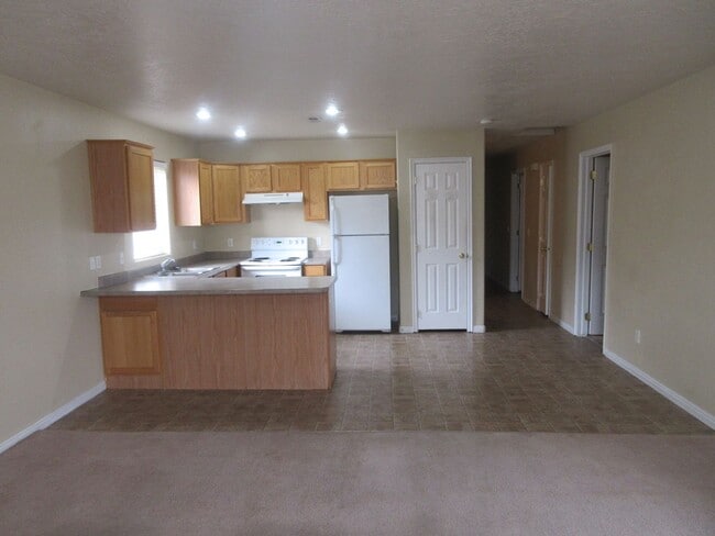 Foto del edificio - 3 Bedroom, 2 Bathroom Twin Home