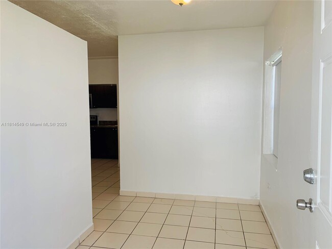 Building Photo - 619 NE 88th St