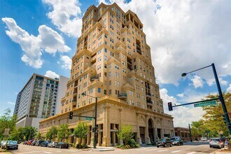 Building Photo - 300 W 11th Ave
