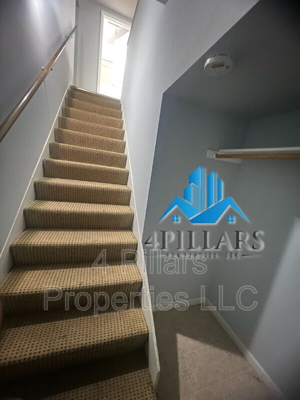 Foto del edificio - 162 W Commercial Ave