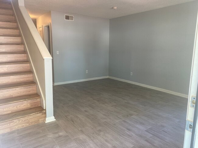 Building Photo - 286 Fleming Rd