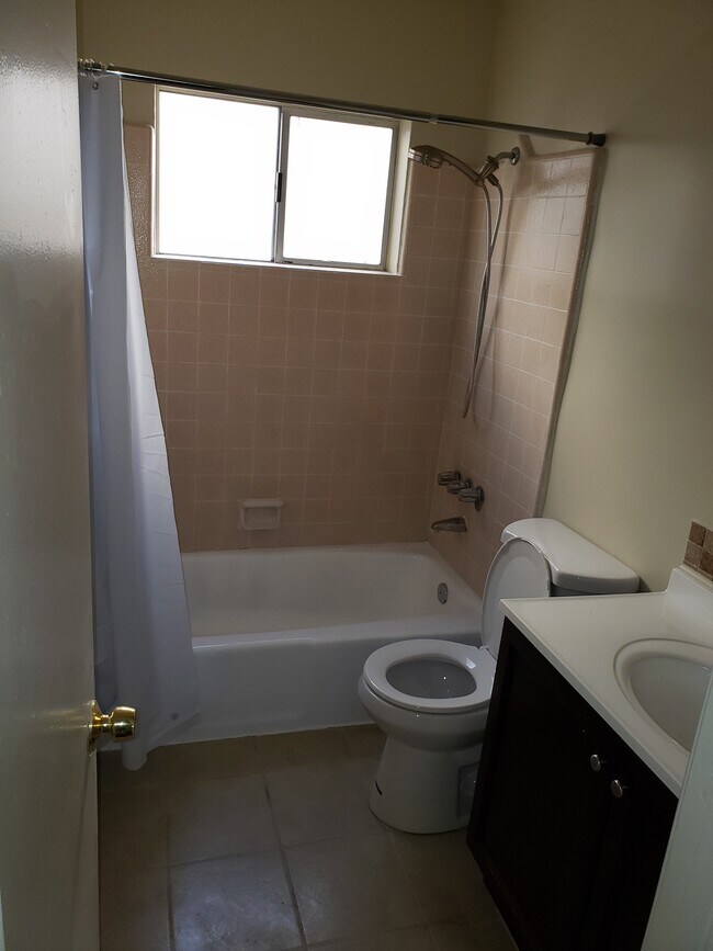 Foto del edificio - 1233 W 164th St