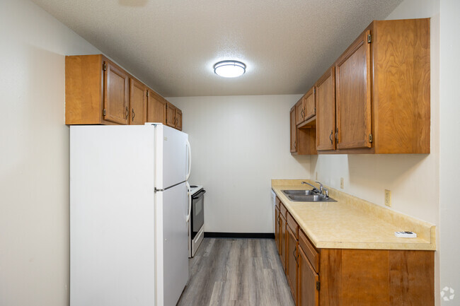 2BR, 1BA - 915SF - Kitchen - Bentwood Manor Apartments