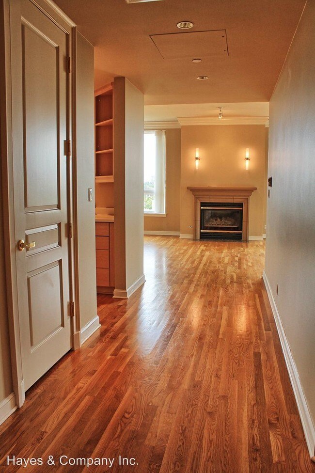 Building Photo - 2400 Cherry Creek S Dr