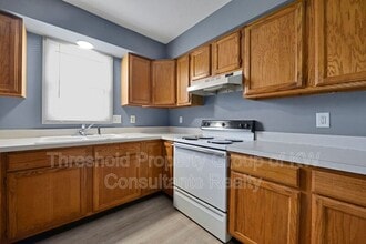 Building Photo - 5809-5811-5811 Pepperwood Ct