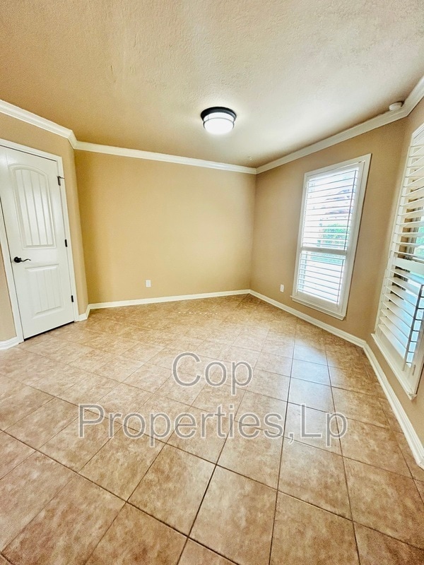 Building Photo - 6039 Royal Rdg Dr