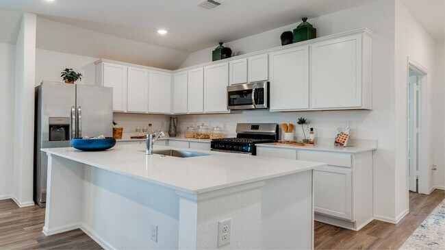 Building Photo - Located in Ladera Trails! The beautiful tw...