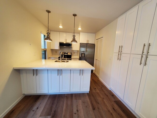 Building Photo - 146 Captains Cove Dr