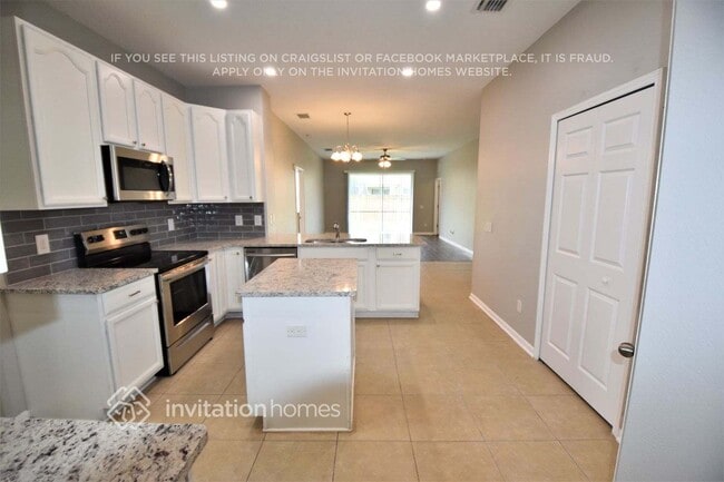 Foto del edificio - 5905 Lilac Lake Dr