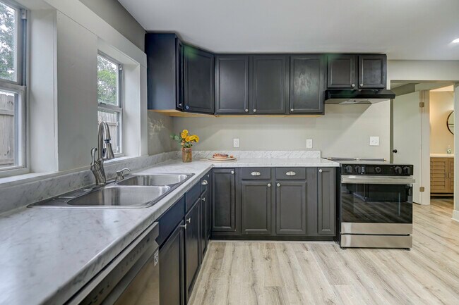 Foto del edificio - 140 N Commerce St