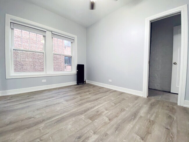 Foto del edificio - 1063 W Glenlake Ave