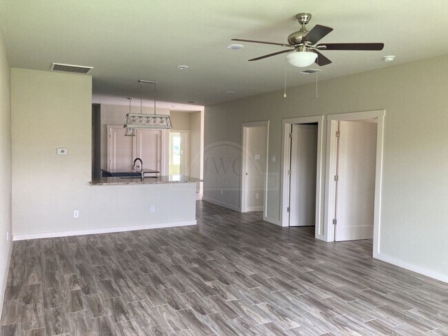 Building Photo - 5007 White Rose Dr