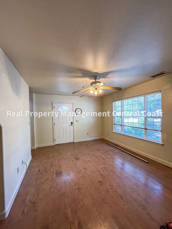 Building Photo - AVAILABLE NOW - 3 Bed, 2 Bath Atascadero Home