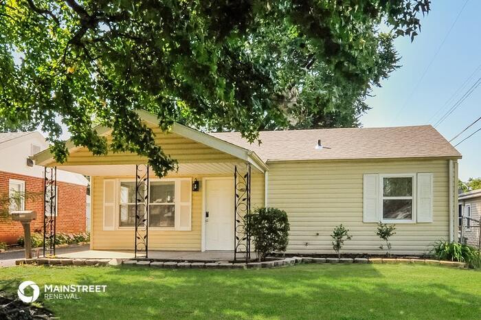 Primary Photo - 11030 SAINT AMBROSE LN, ST ANN, MO 63074