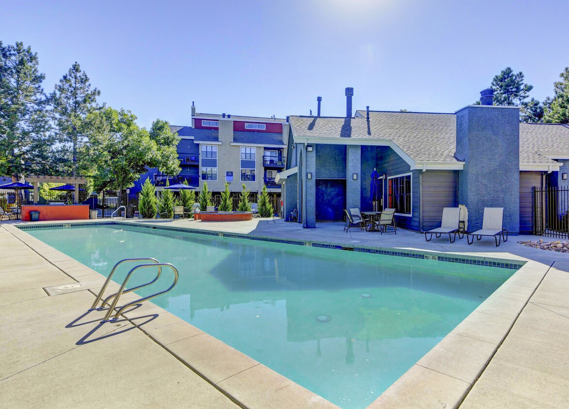 Advenir at Del Arte Townhomes Apartments Aurora, CO