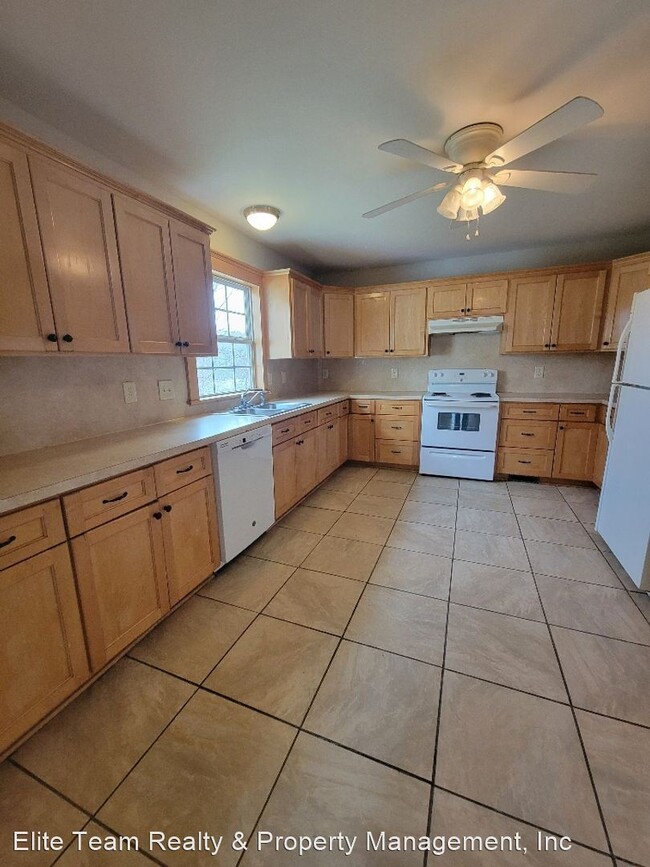 Building Photo - 3 br, 2 bath House - 2820 Bellhaven Circle