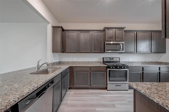 Building Photo - 545 Amberwood Pk Dr