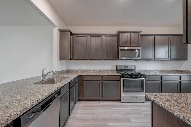 Foto del edificio - 545 Amberwood Pk Dr