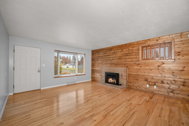 Building Photo - 6028 N Lincoln St