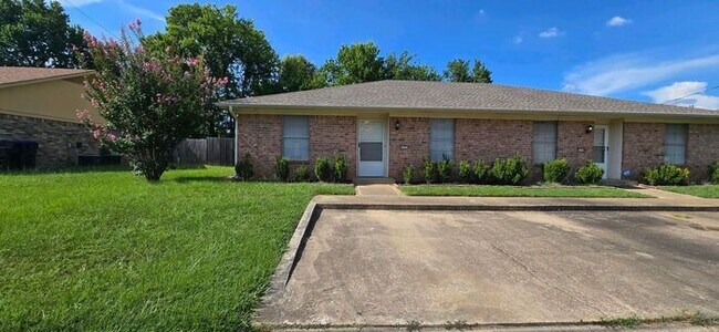 Foto del edificio - Beautiful 2-Bedroom Duplex in Longview! Co...