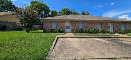 Building Photo - 1721 Clearwood Dr