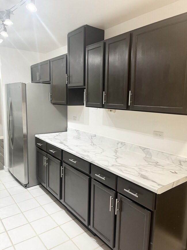 Building Photo - 6818 Roberts Dr