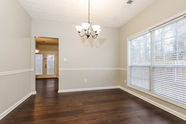 Foto del edificio - 251 Winthrop Ln