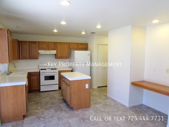 Building Photo - 3 BEDROOM 2 STORY IN THE NORTHWEST