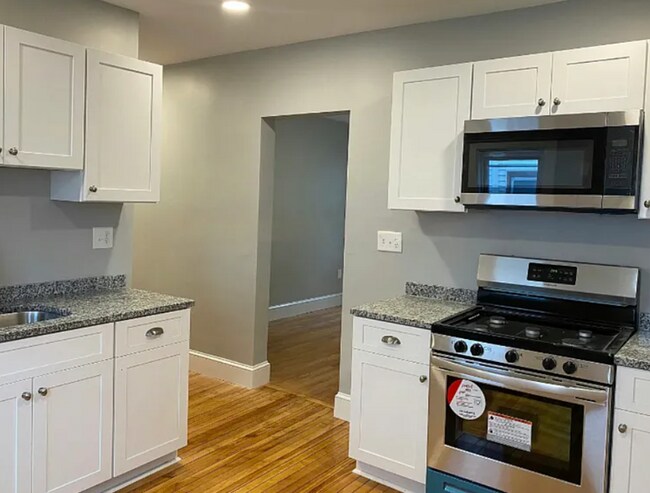 Foto del edificio - 74 Frederick Ave