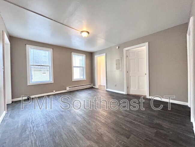 Foto del edificio - 187 Laurel Hill Ave
