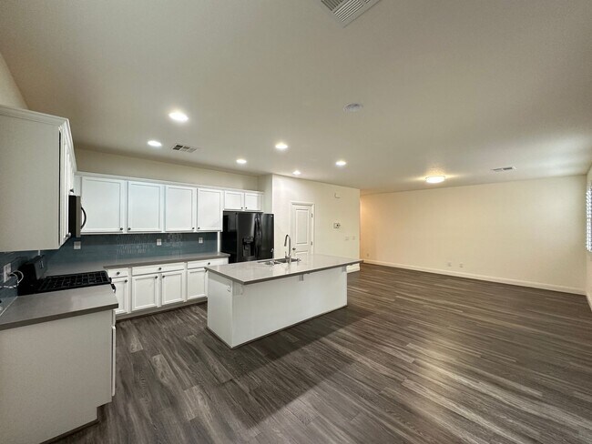 Building Photo - Rhodes Ranch