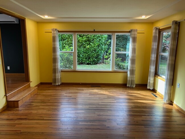 Building Photo - 1249 NE 166th Ave