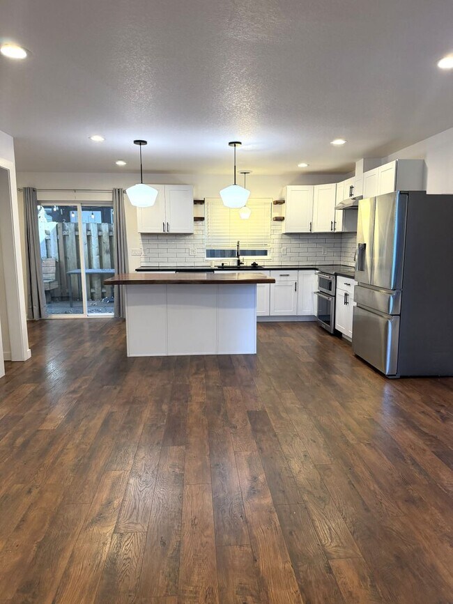 Foto del edificio - 570 NE 55th Ave